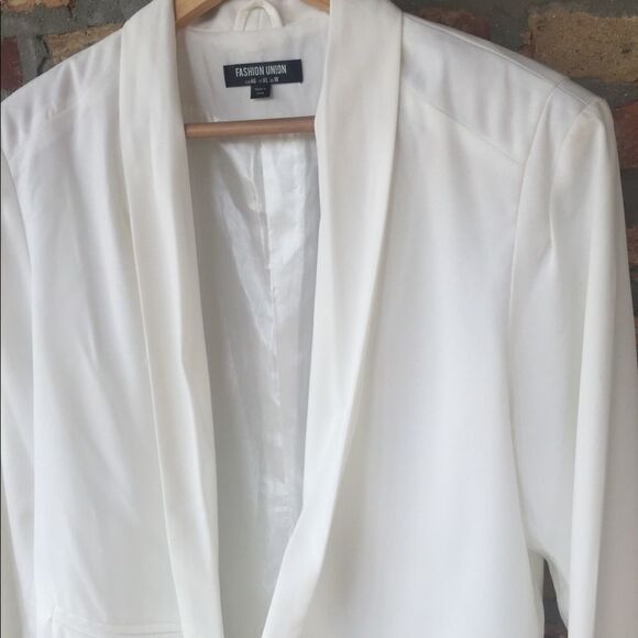 Beautiful white ladies no button blazer - Picture 3 of 4